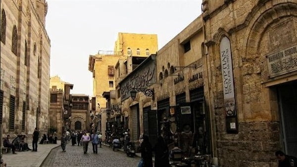 شارع الأزهر أحد أشهر الشوارع التجارية في القاهرة