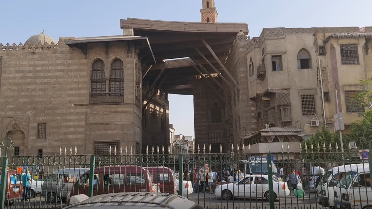 شارع الغورية من أهم الشوارع التجارية في القاهرة